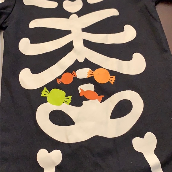 Carter’s 1 piece outfit with matching cap - Picture 3 of 3